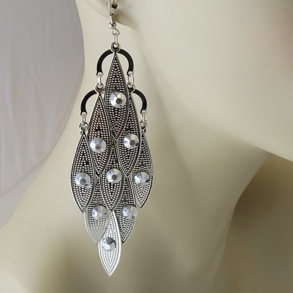 Leaf Tassel Chandelier Earrings Glitter Style Long Light Earrings - Picture 2 of 11